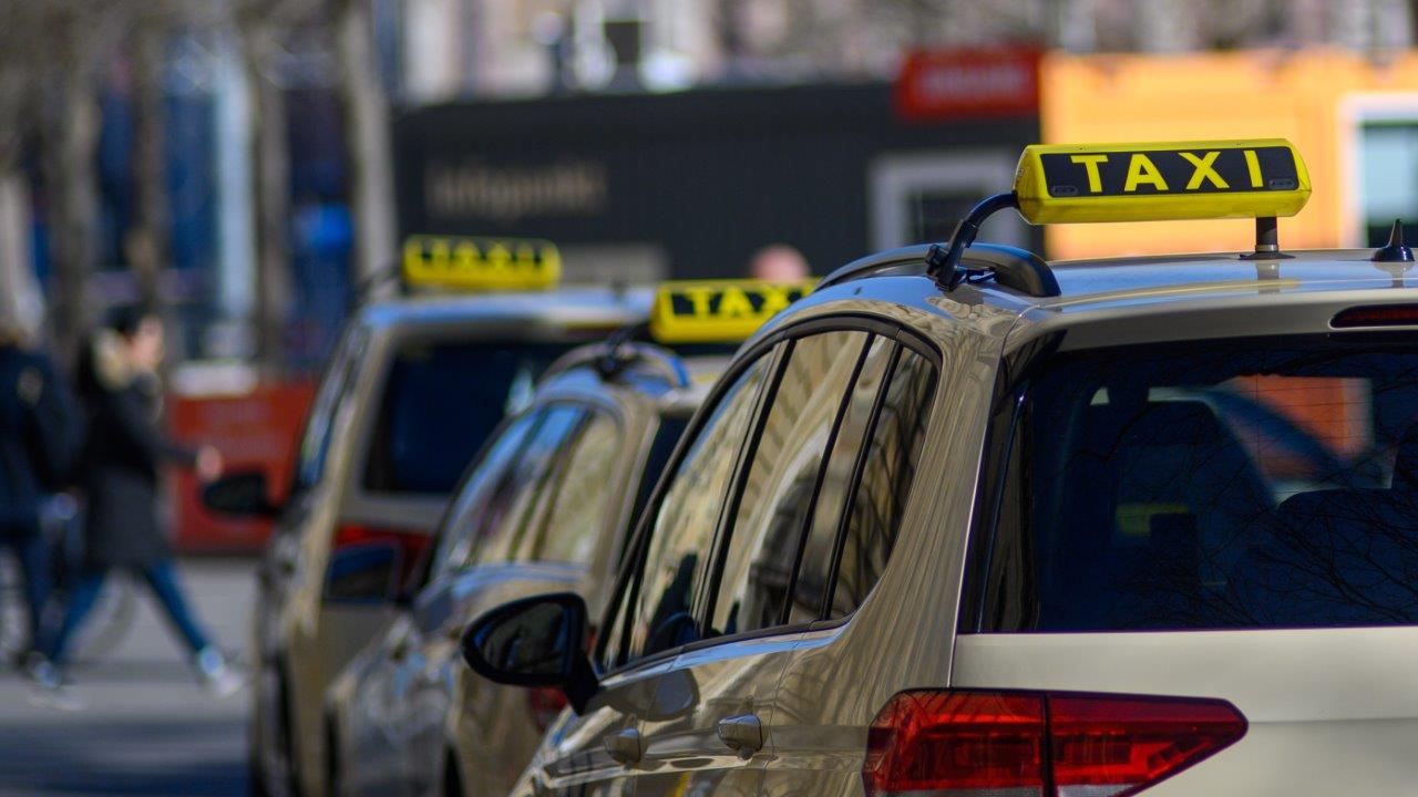 Hamburg kündigt Aus für Verbrenner-Taxis an